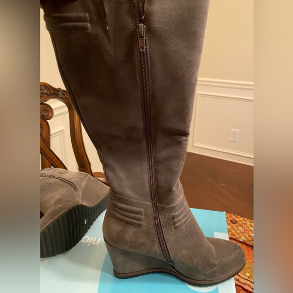 Nicole Evelyn Pewter Knee High Wedge Faux Suede Leather Size 9 - Picture 6 of 11